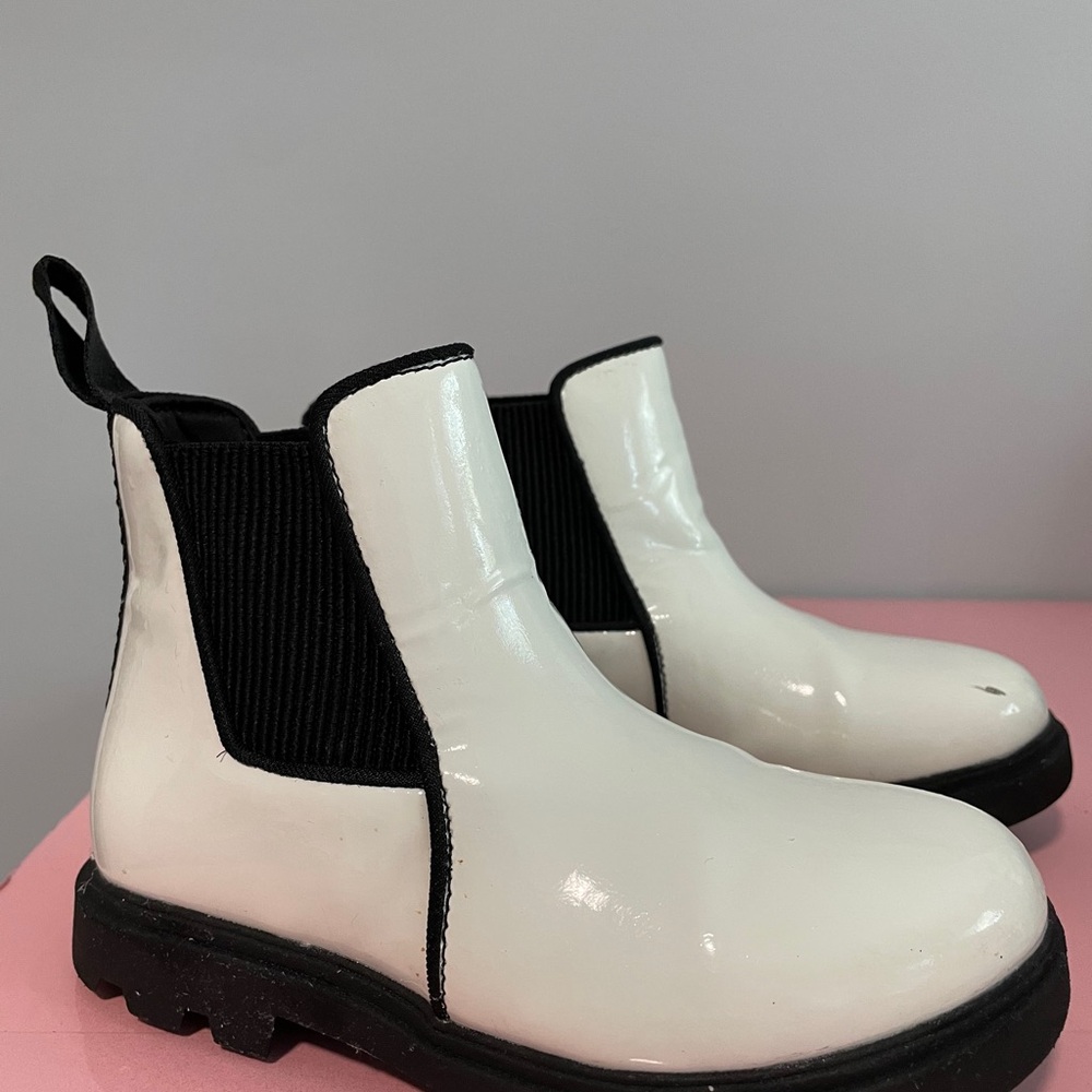 Native live lightly girls Kensington treklite gloss white boots